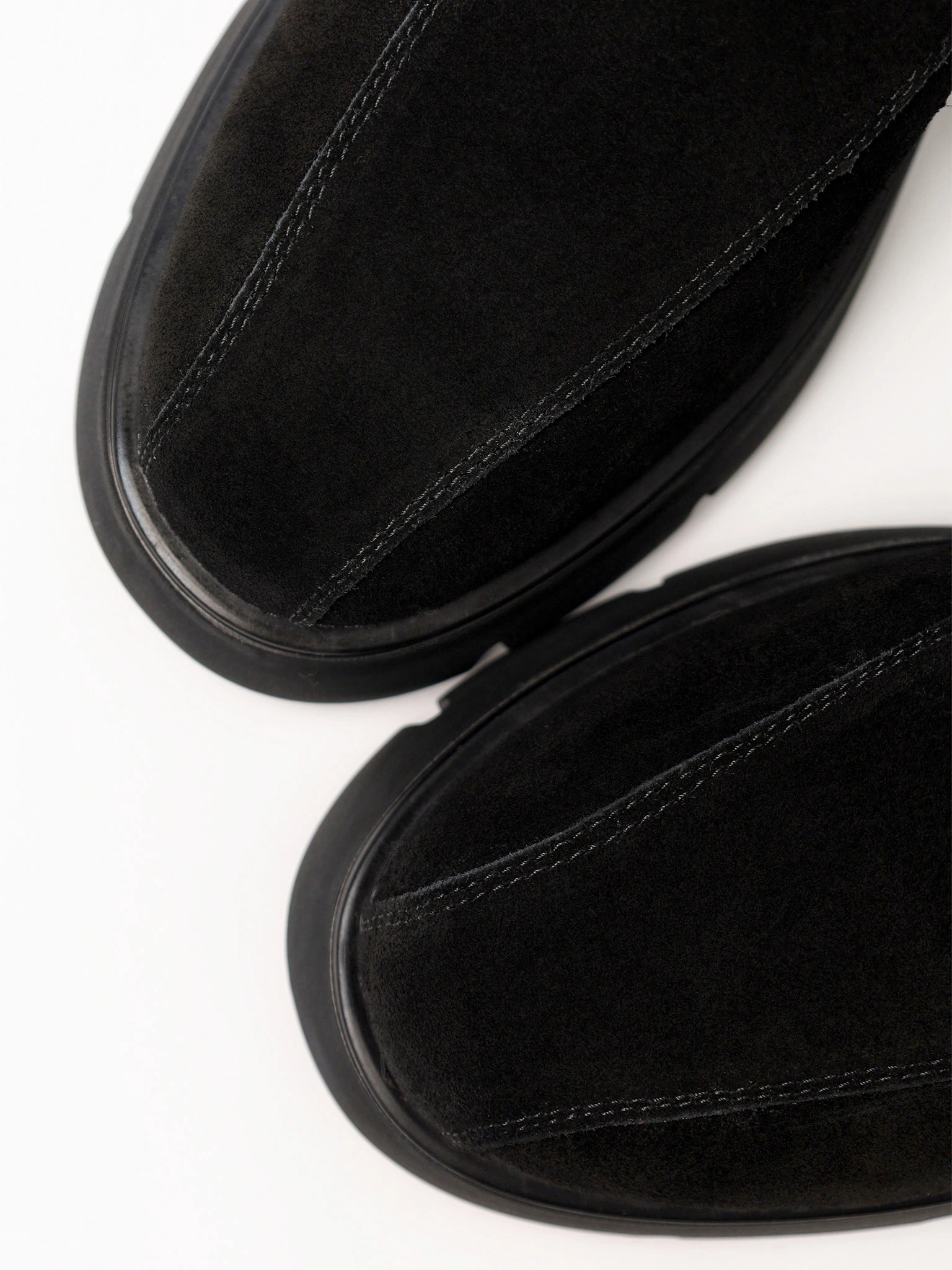 Ботинки черного цвета на высокой платформе